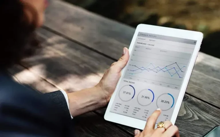 what does a property manager do